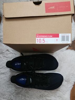 NWT Mens Altra Experience Flow Size 10.5
